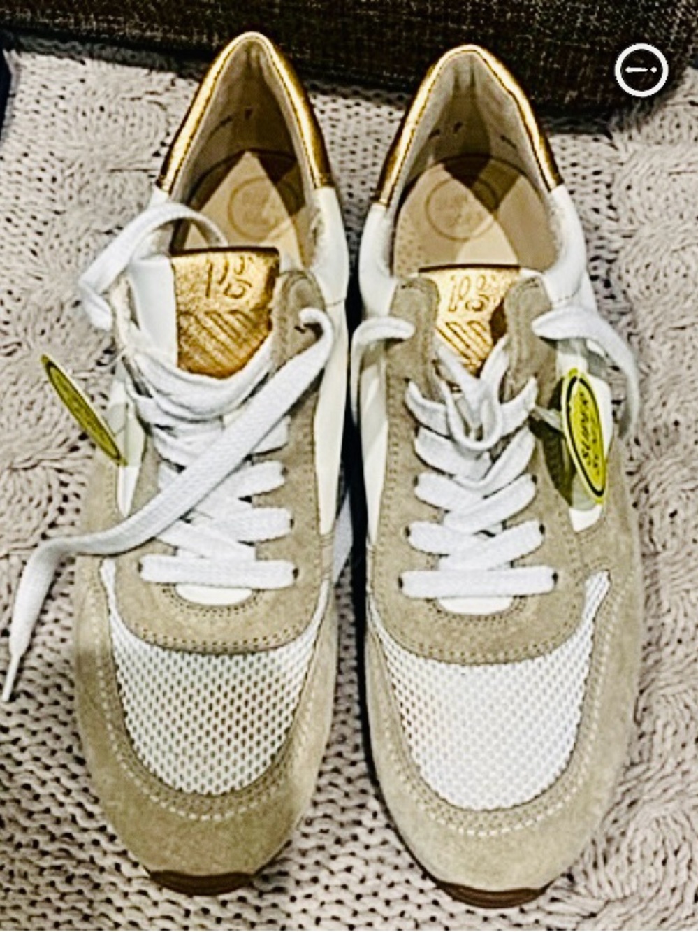 Women’s Paul Green Cream and Gold Casual Lace Up Sneaker New Size 9